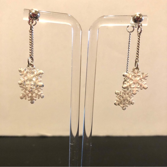 Set of 2 Christmas Earrings- silver tone post, trees & snowflakes - Picture 10 of 12